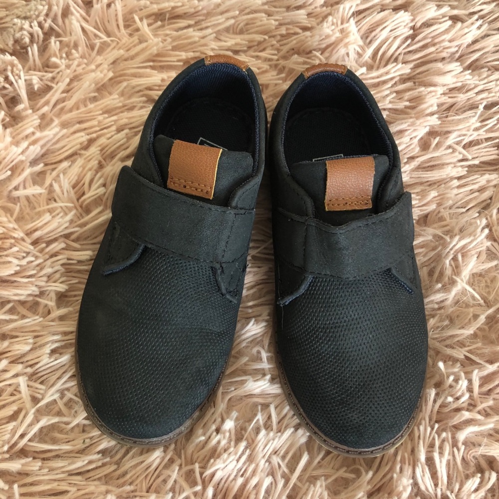 Boys shoes